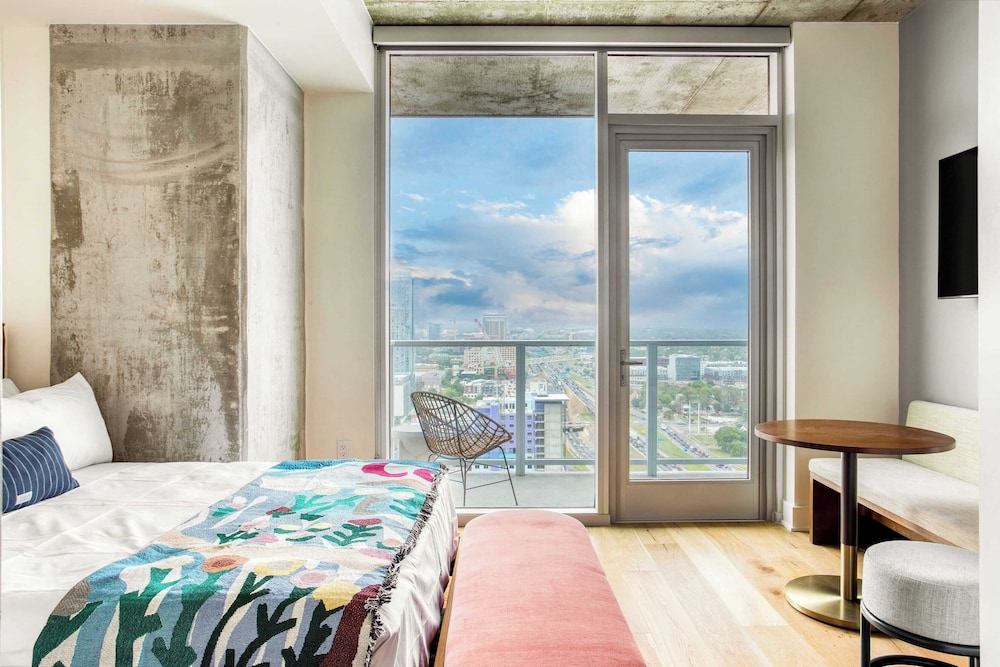 Luxe High Rise Near DT Austin w/ Views Rooftop Pool, Gym, & Luxe Amenities