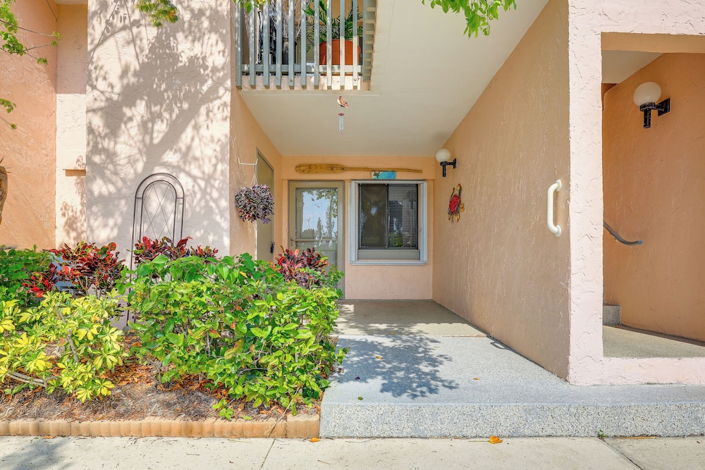 Pool, Golf & Beach Access: Fort Pierce Condo!