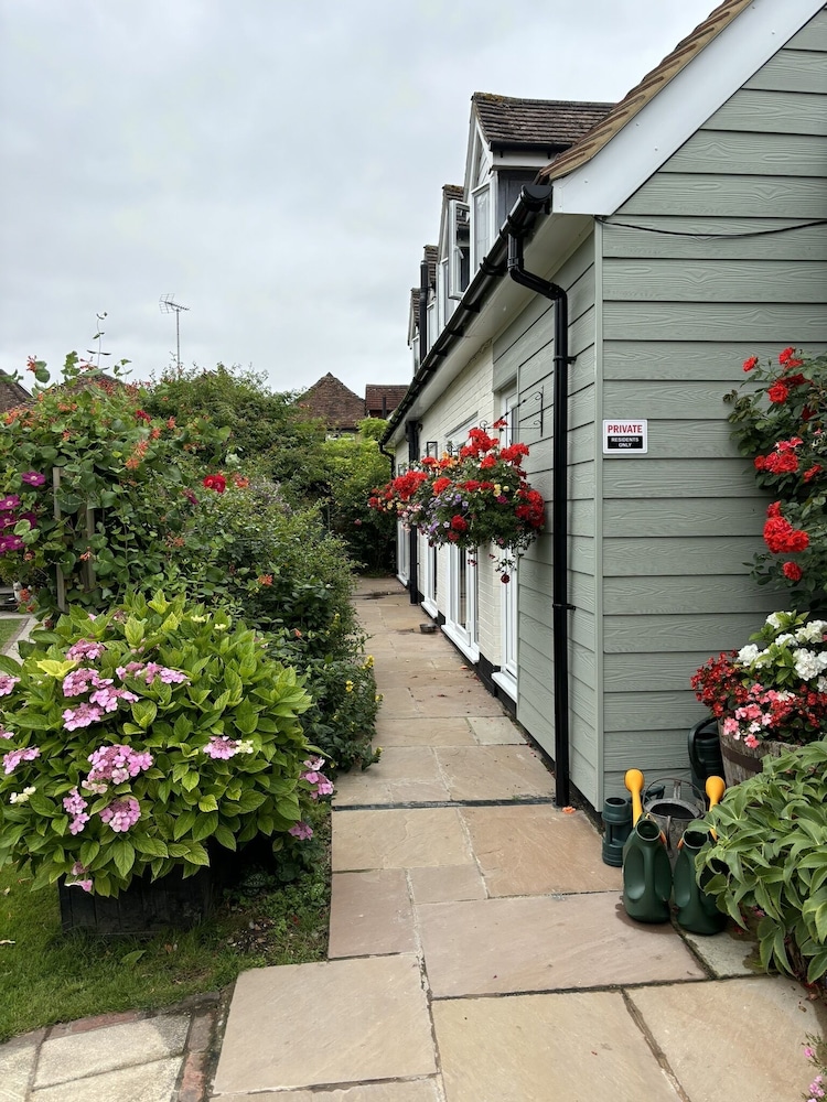 The Three Cups Inn