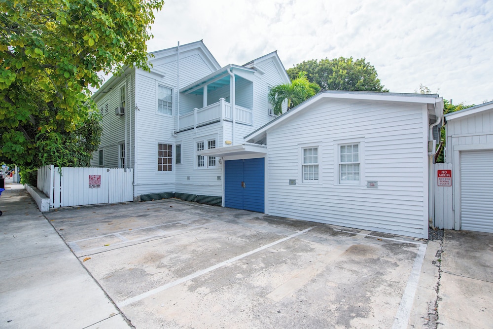 Banana's Foster Guesthouse