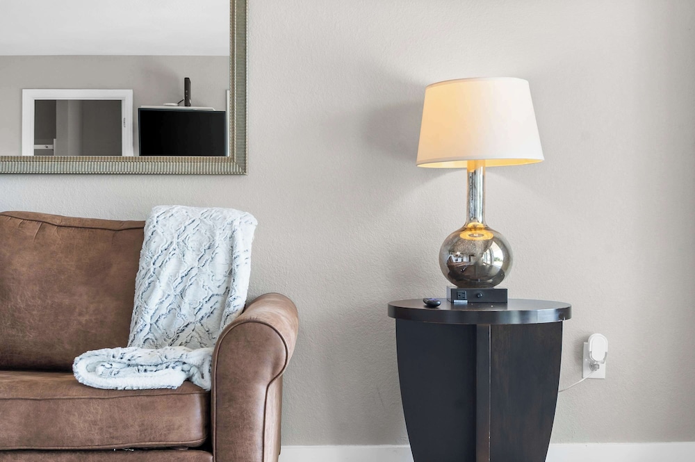 Waterview Oasis Stay for 4
