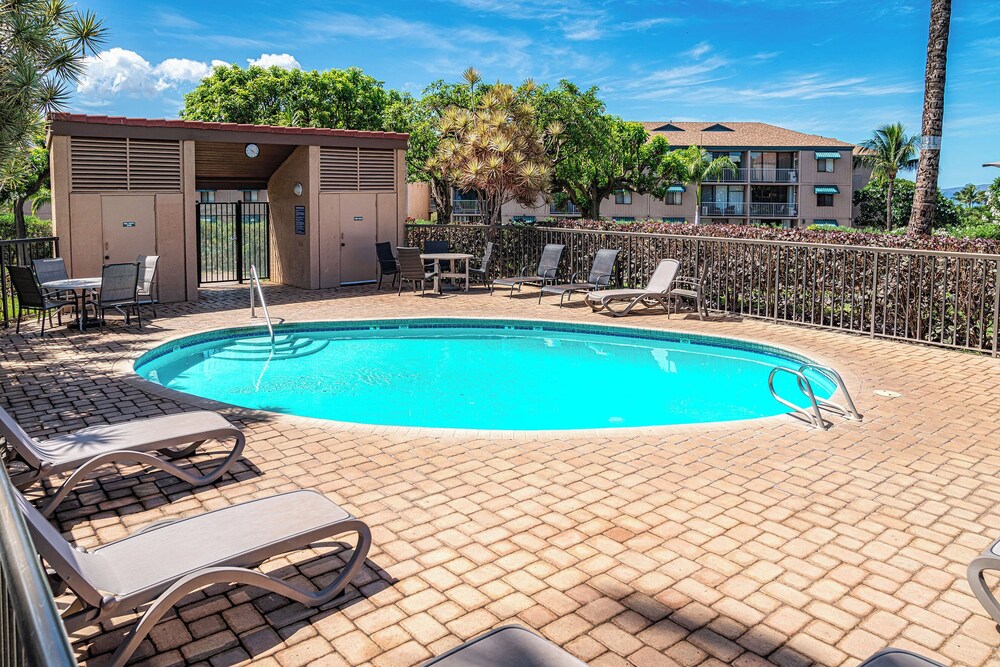Maui Vista 2-301 - Modern and Bright Renovation in Building 2, No Carpet, AC!