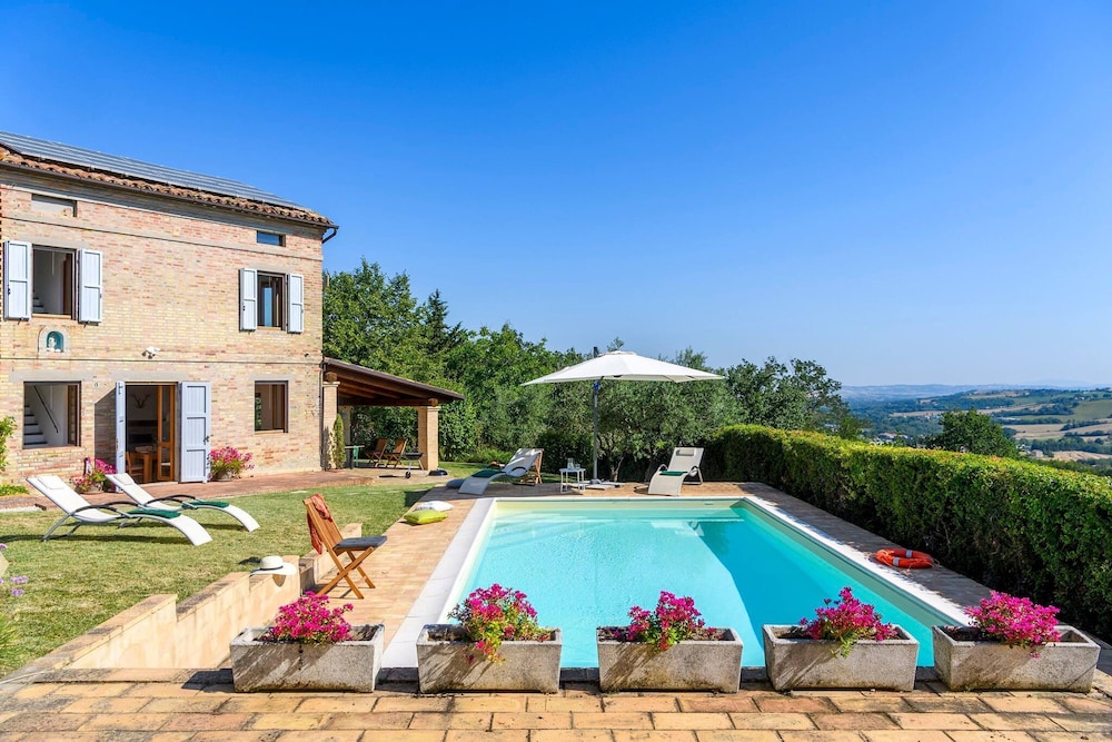 Casa Felicita 8 by Marche Holiday Villas