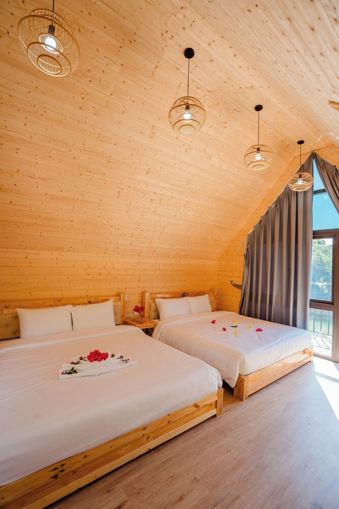 Bai Tu Long Mountain Resort