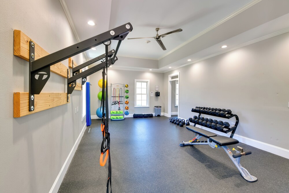 Springfield Studio Rental w/ Golf Course View!