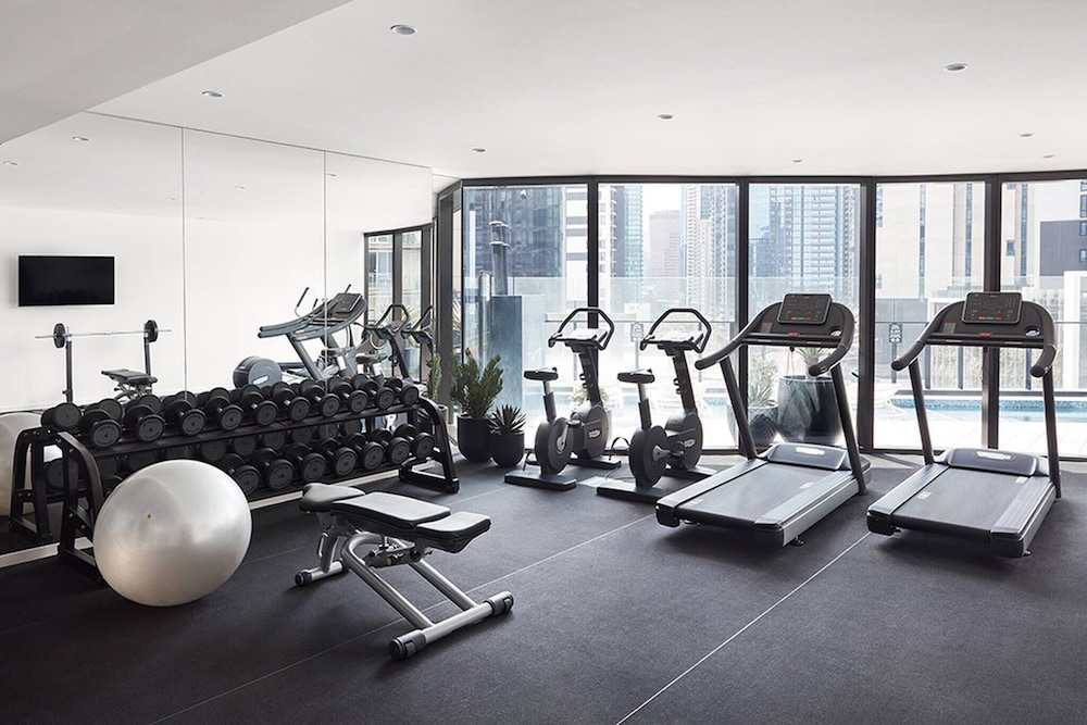 Southbank 2BR High City Views Enjoy Wine, Gym, Pool, Wifi