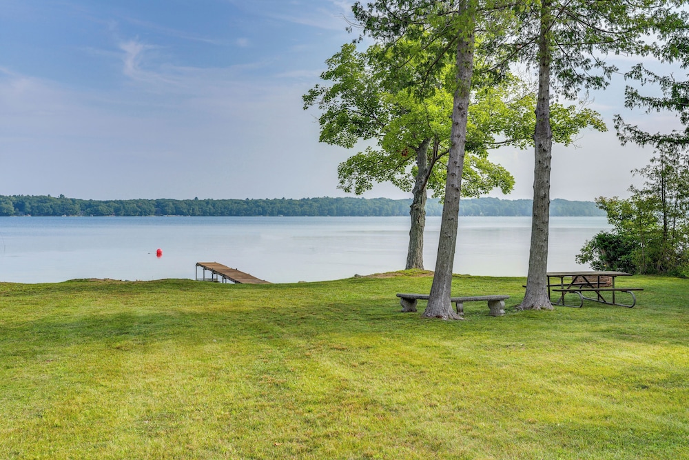 Bring Your Boat! Little Traverse Lake Getaway