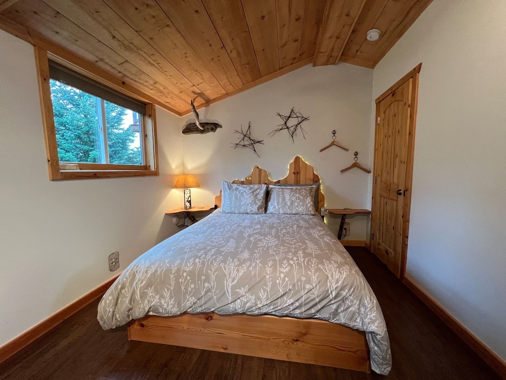 Blue Spruce Apartment view 5