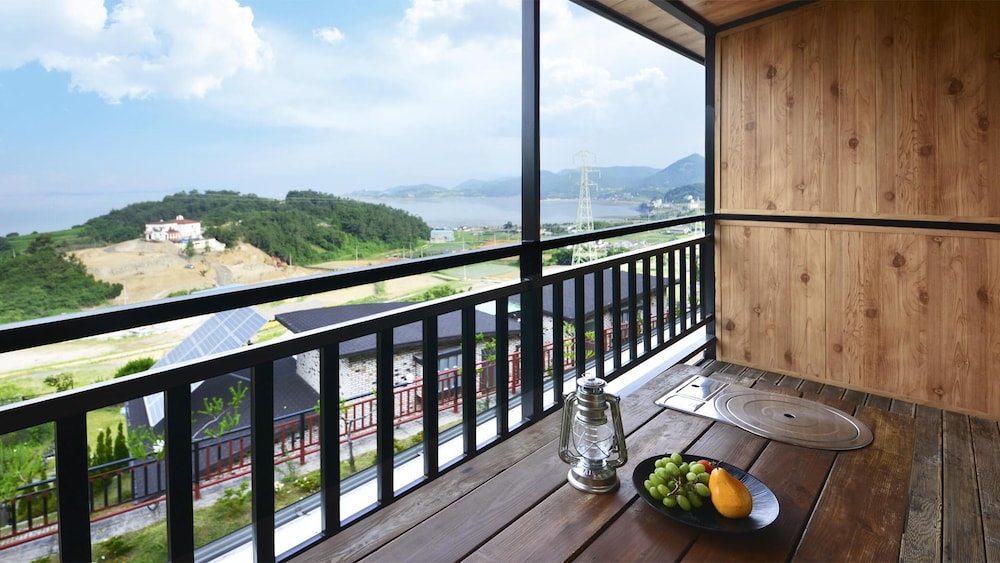Yeosu Hwangto Pension