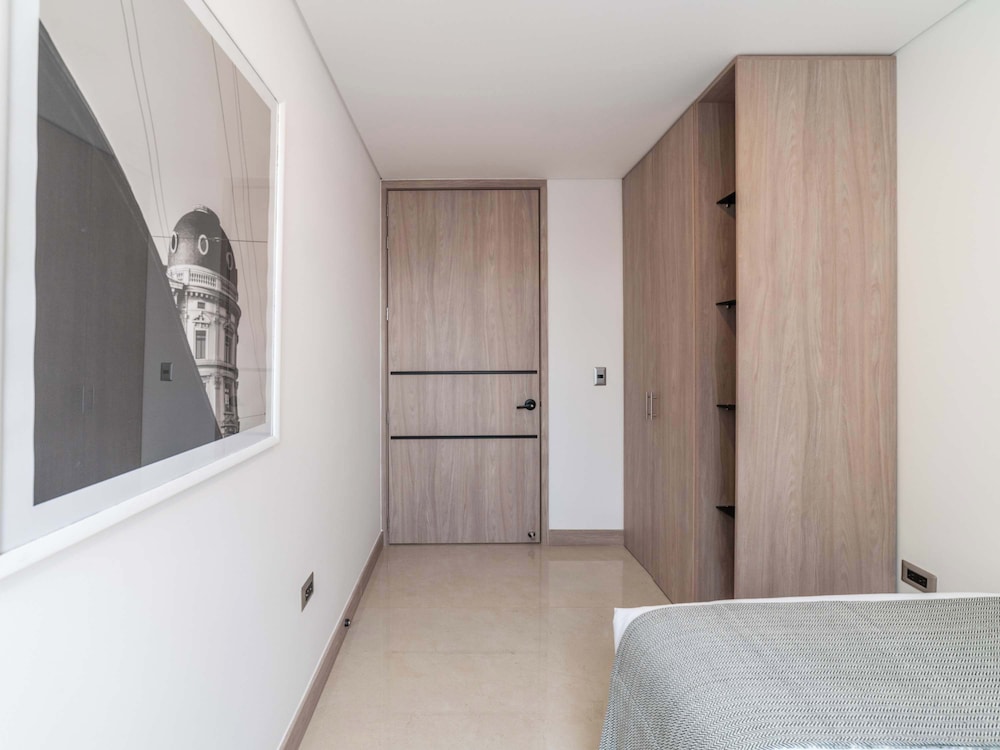 w Elegant 3BR w Outdoor Balcony