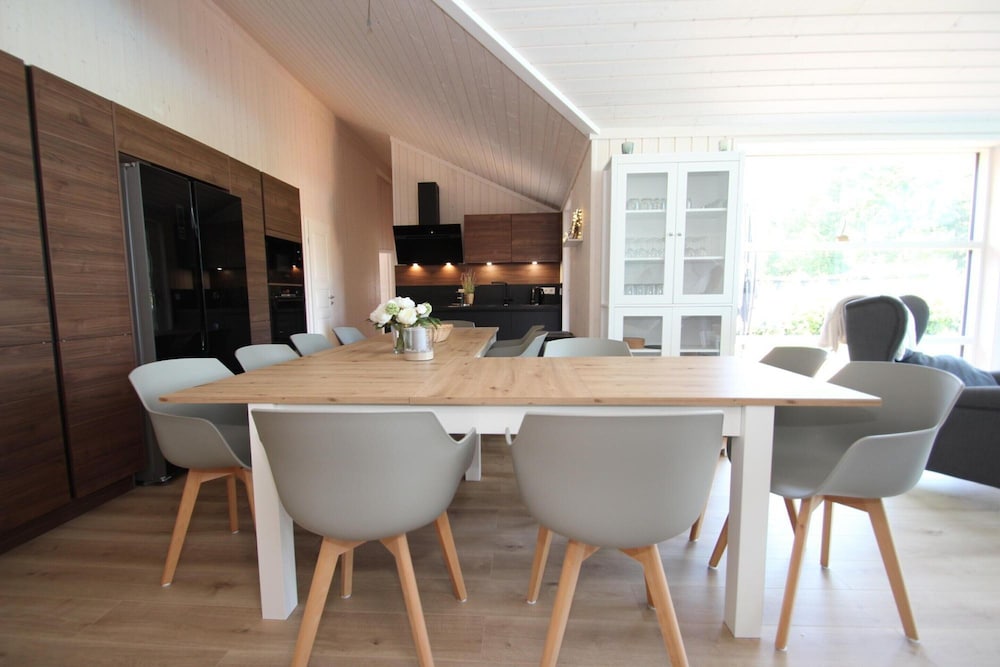 Ferienhaus mit Pool und Sauna am Duemmer See