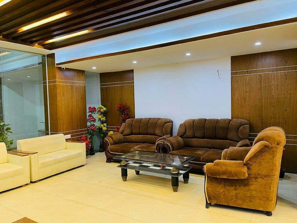 Lobby & Reception