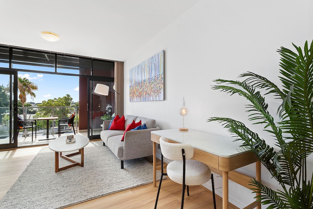 1bdr Parking on Beaufort Street
