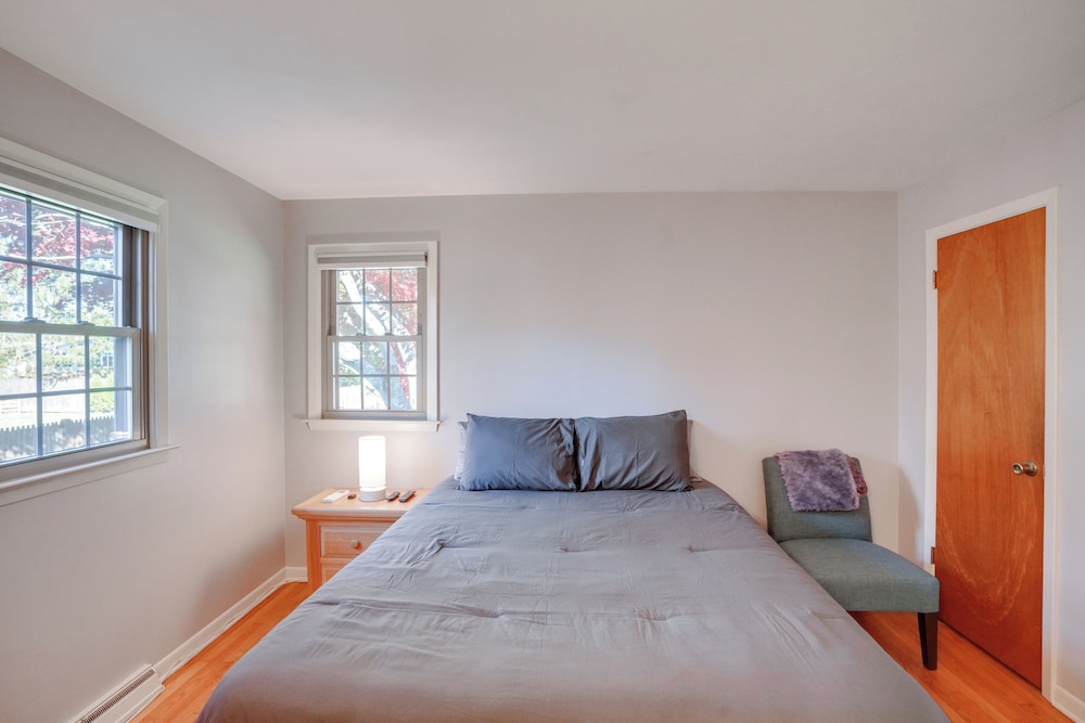 6 Mi to Skiing: Pet-friendly Home in Pittsfield!