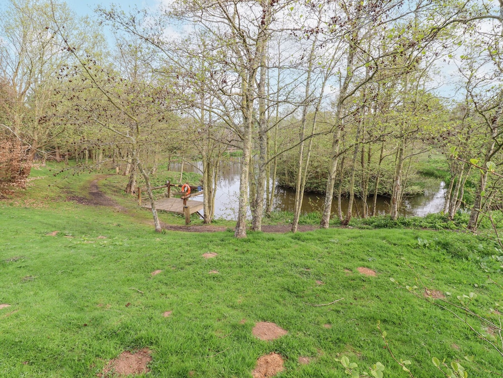 24 Lakeside Drive
