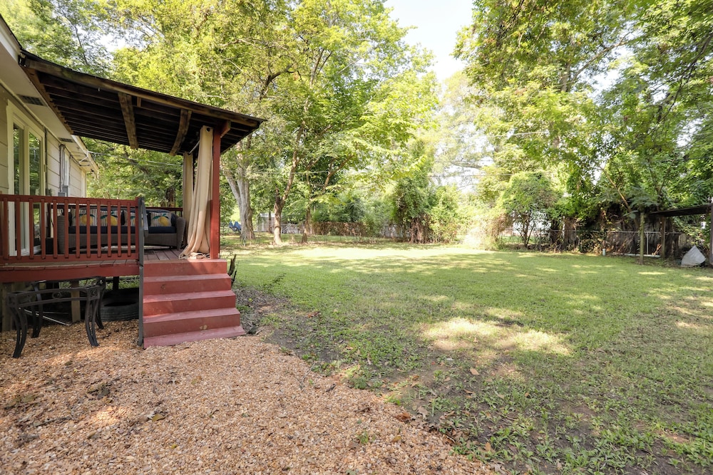 Updated North Greenwood Cottage < 1 Mi to Dtwn!