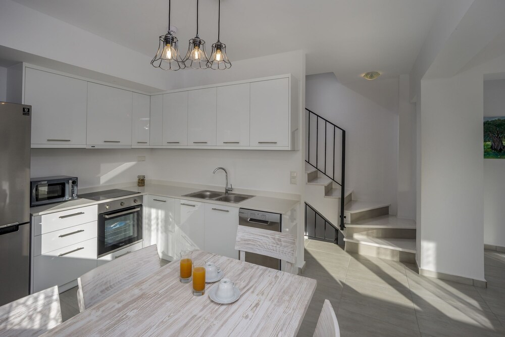 Blue Hills Villas by Estia White 3