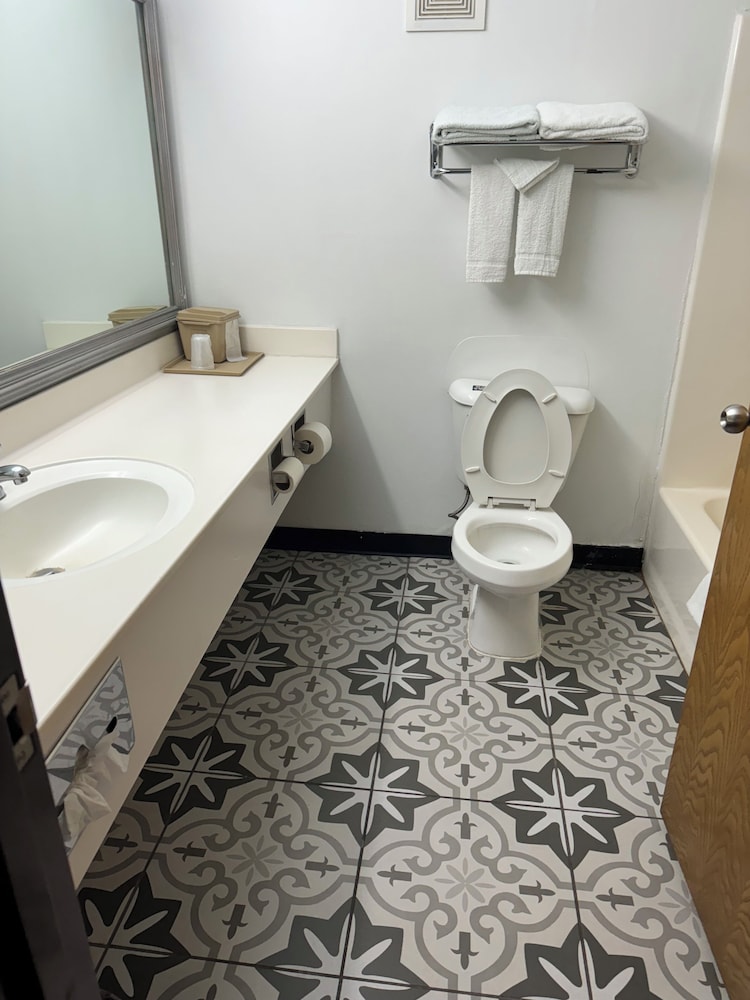Enid Vacations - Western Inn and Suites - Property Image 11