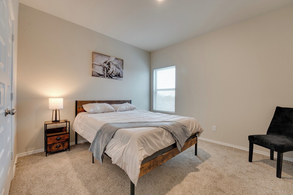 6 Mi to Lackland Afb: Hot Tub, Pool & Game Room!