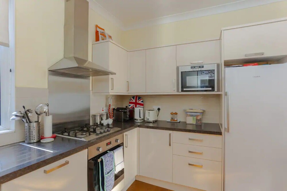 Peaceful 2 Bedroom Apartment in Affluent Fulham