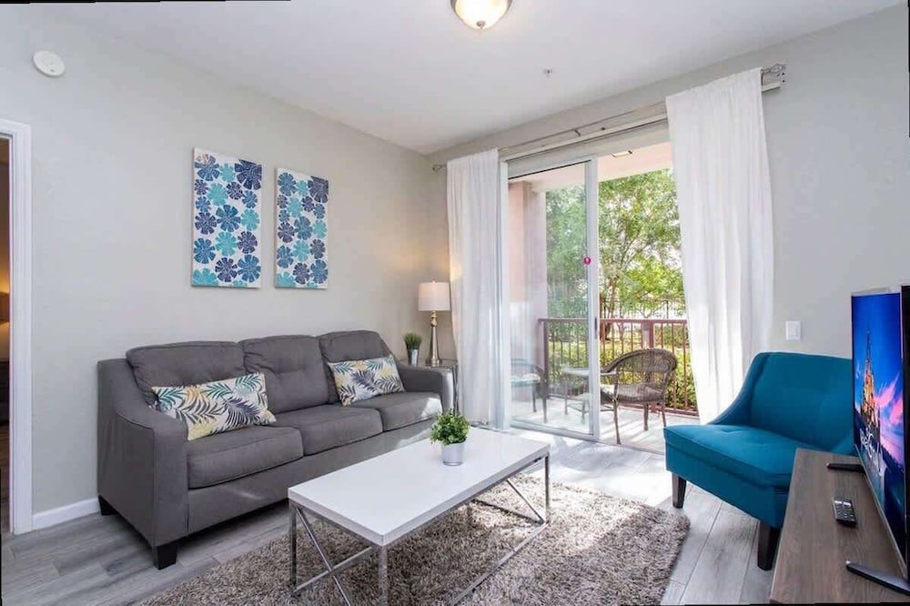 Spacious 2Bd Condo - Pool Hot Tub - Near I-drive