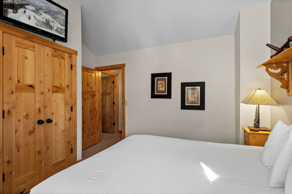 Queen Esther at Deer Valley Resort - Four Bedroom Condo with Hot Tub #2447 4 Condo