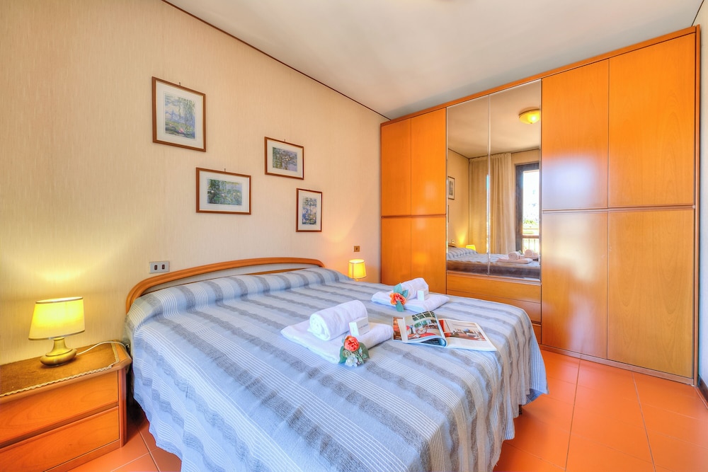 Laura's Cozy Apartment Stresa Center view 3