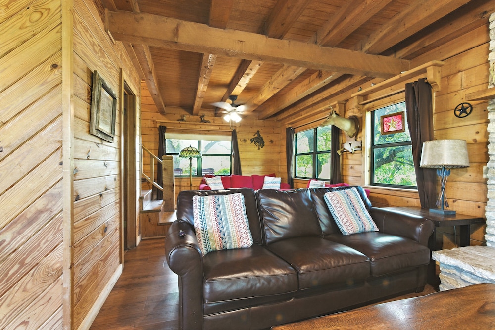 Frio Rivers Edge In The Heart Of Hill Country 3 Bedroom Cabin