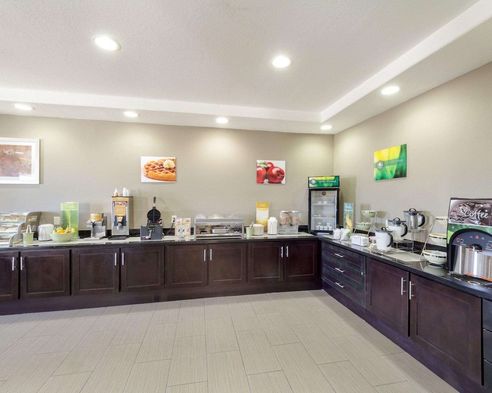 Garner Hotel Victoria - East by IHG