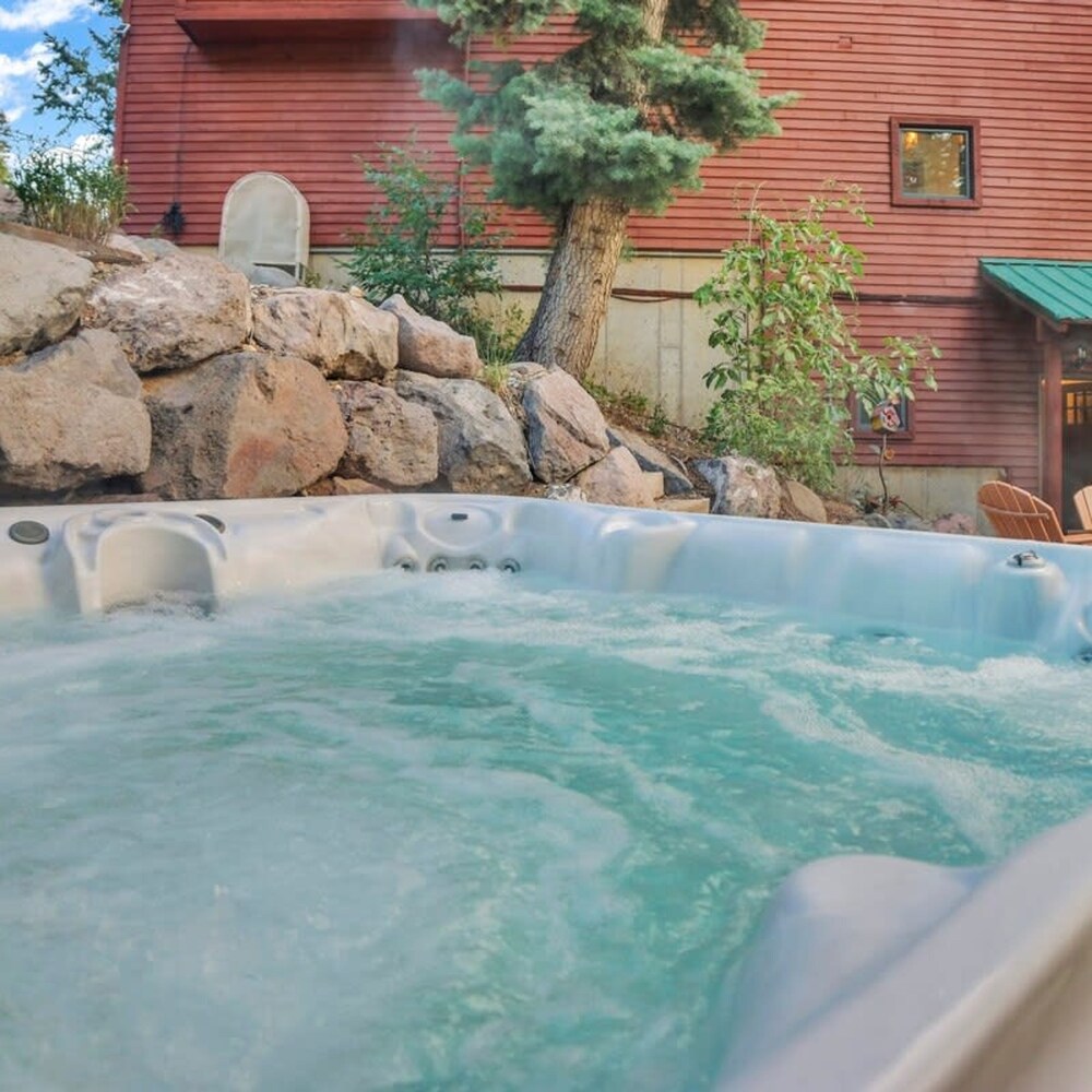 Park City Mountain Retreat 4BR Hot Tub Fire Pit view 5