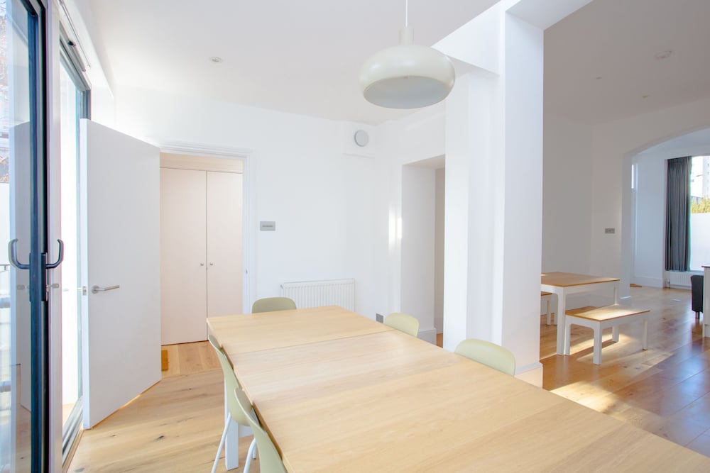 Newly Refurbished Modern 3 Bedroom Apartment in Affluent Fulham