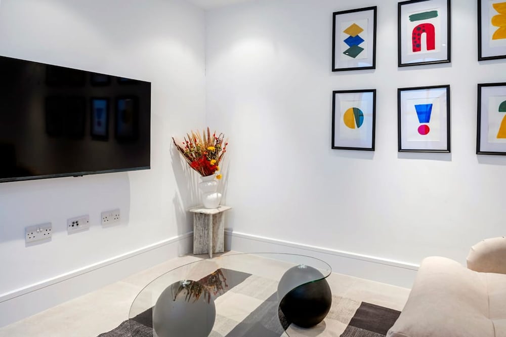 The Urban Minimalist- Notting Hill 2 Bed