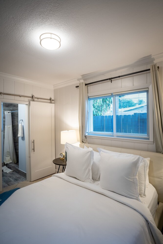 Walk to Wilton Drive - Spacious Quiet Villa 1