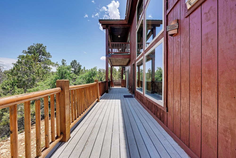 Hot Tub, Game Room: Mtn-view Cabin 9 Mi to Zion
