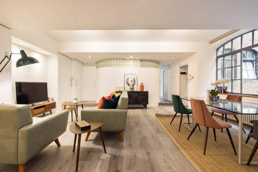 Soho Warehouse Loft With Concierge Lift