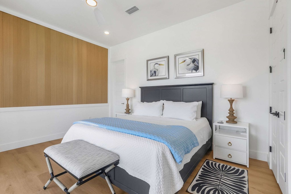 Beach Blessing- Pool Elevator Sleeps 16 SIX Bedrooms 6 Baths