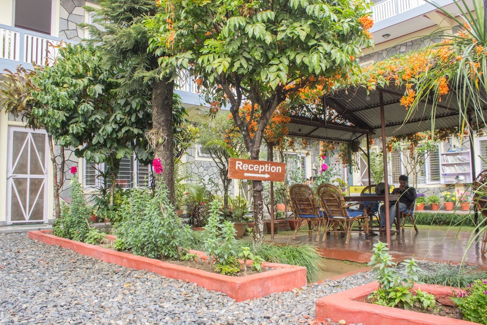 Giri Guest House