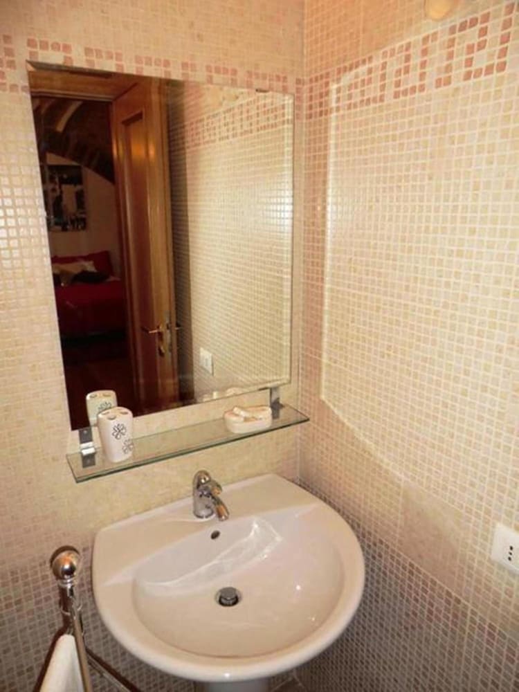 Caesar's Rooms