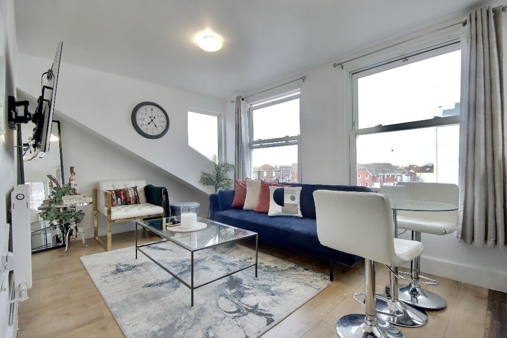 Top Floor Apartment in South Parade Pier