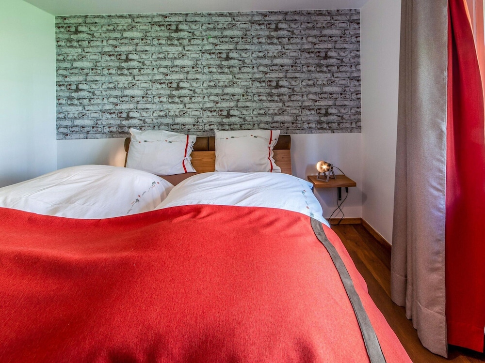 Charming House With Sauna, Jacuzzi in Bullange view 5