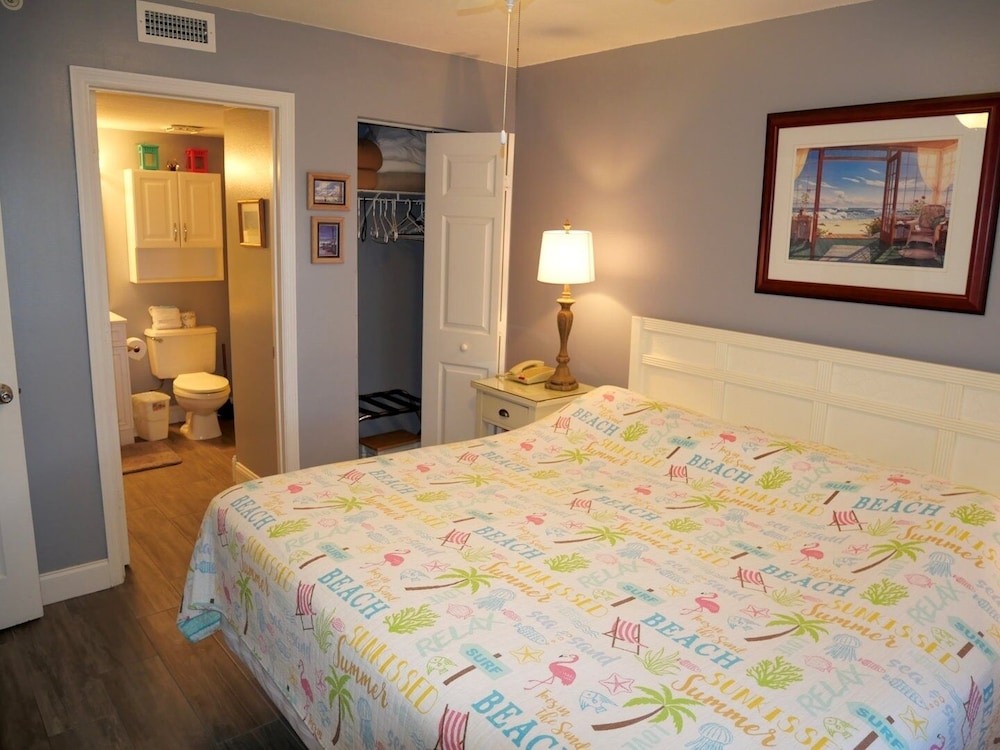 Pelican Beach 0108 1 Bedroom Condo by Pelican Beach Management