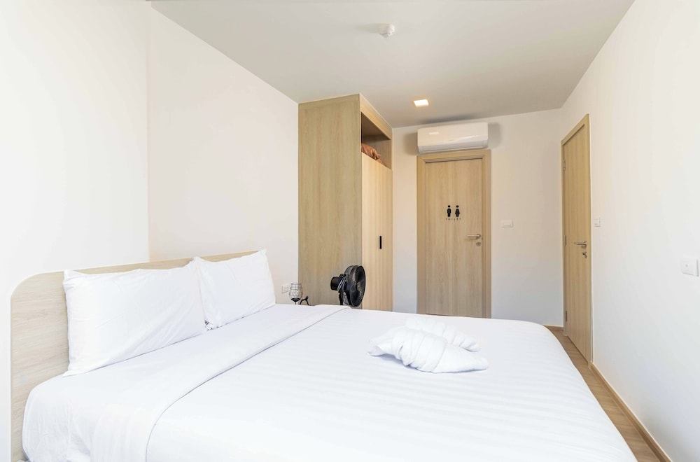 2BR Condo Pool and Full Gym C262