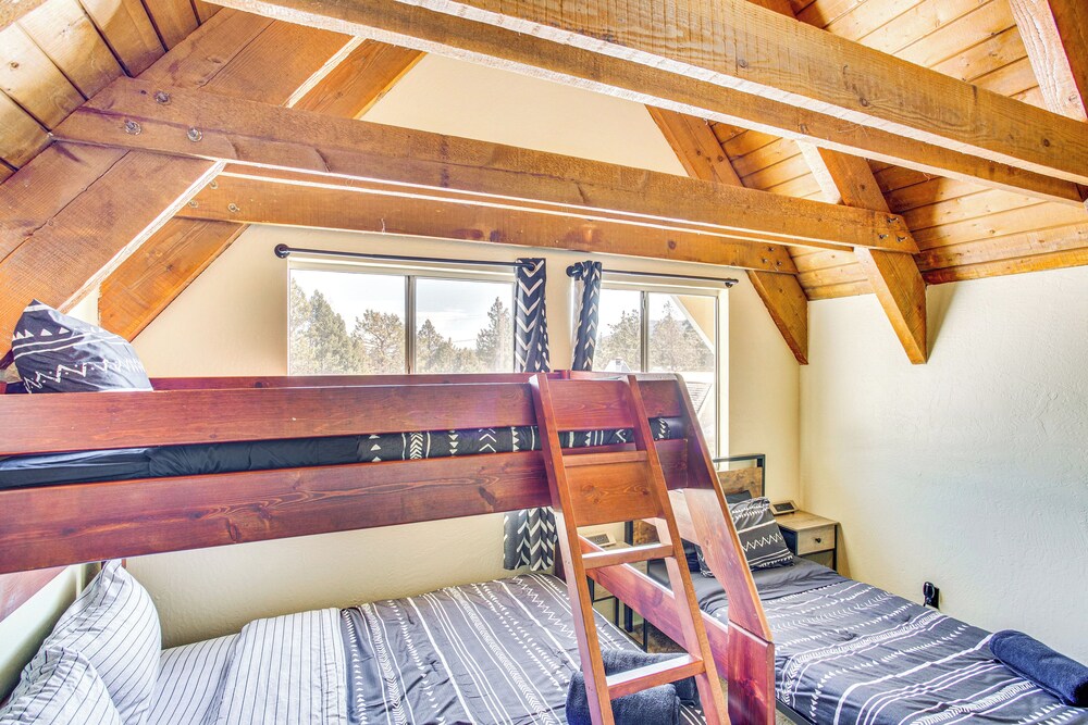 7 Mi to Big Bear Lake: A-frame Home w/ Deck!