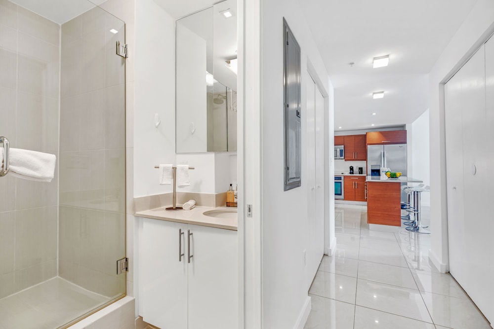 Modern 2-BD Condo in the Heart of Miami