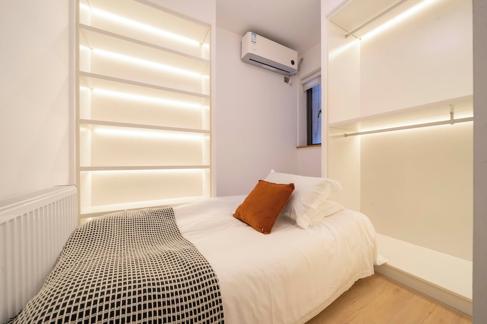 Book and Bed-People's Square