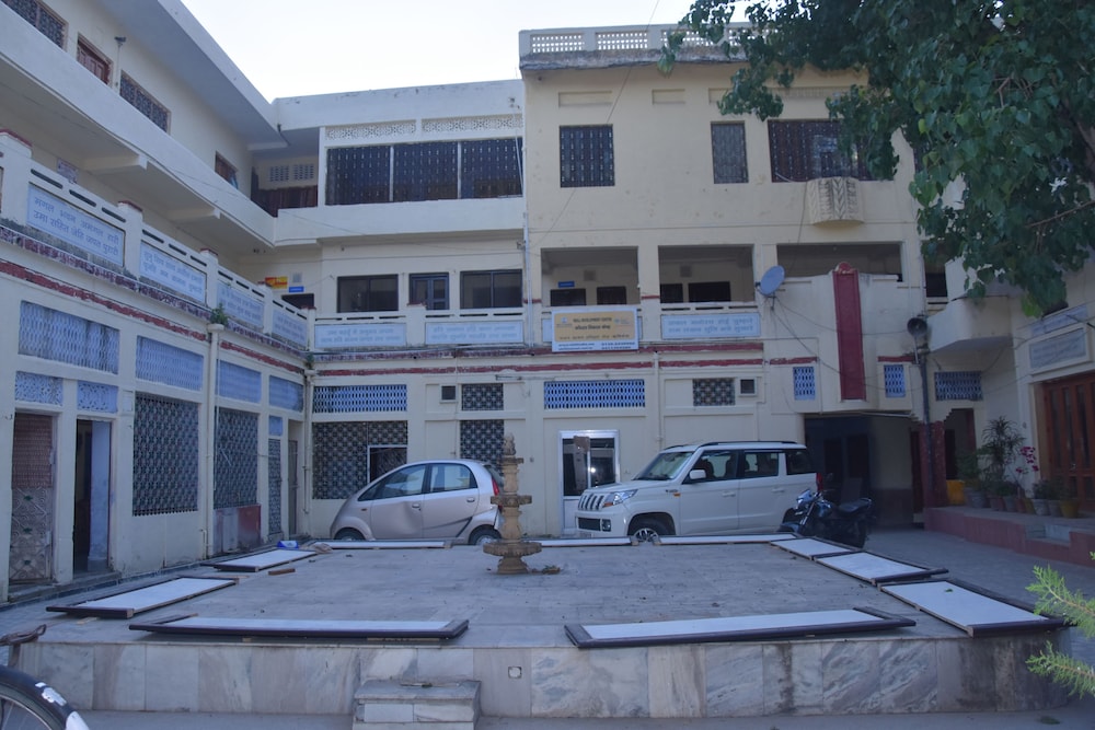 Bhajan Ashram Rishikesh