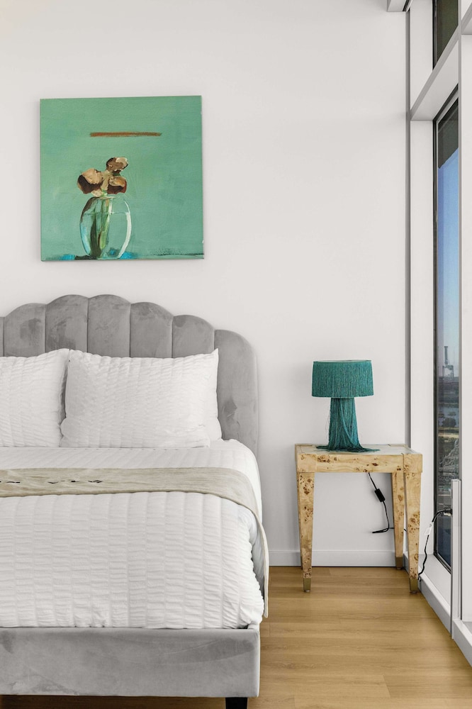 @marbella Lane - Chic 2BR Penthouse w/ Ocean Views