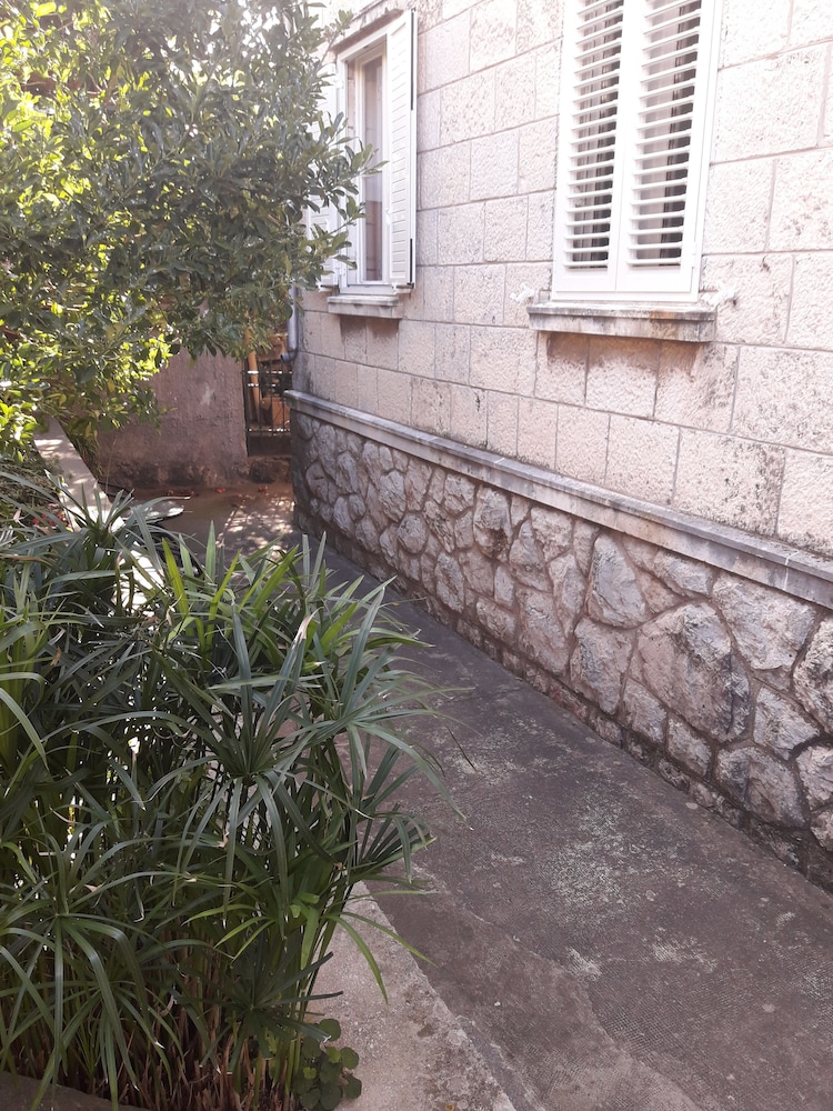 Anmar Apartments