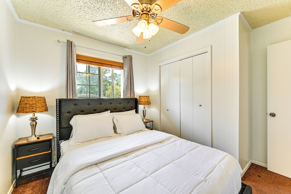 2 Mi to Historic Dtwn Nacogdoches: Cozy Apartment!
