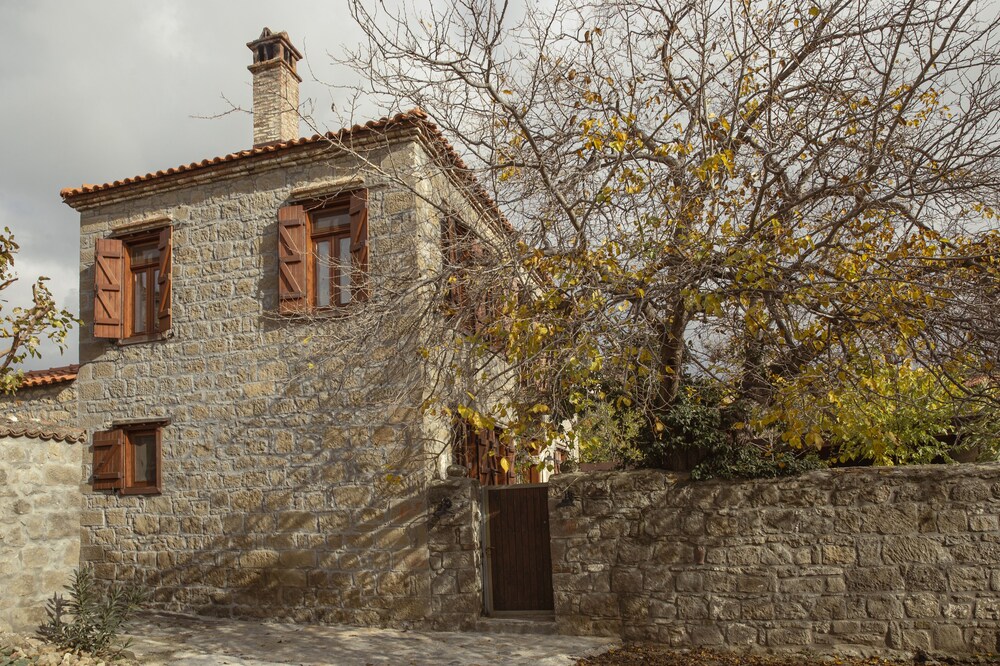 Mavras Tas Odalar